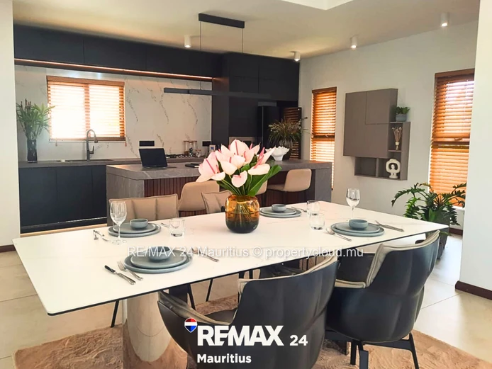 Contemporary 3-Bedroom En-Suite Villas – Secure Residence Steps from the Beach