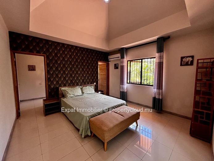 Stunning 6-Bedroom Villa With Private Pool & Secluded Garden – Bain Bœuf
