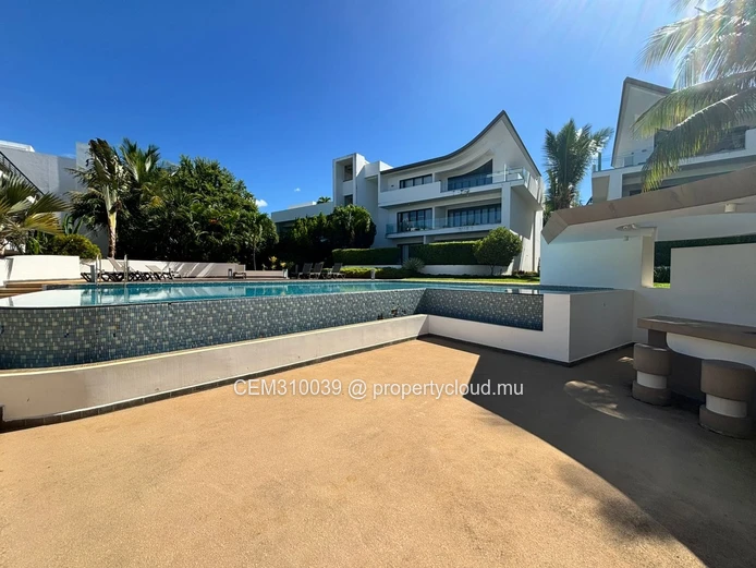 FOR SALE, Elegant Coastal Townhouse | Sea View | Accessible to Foreign Buyers