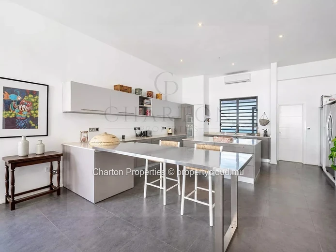 Penthouse d’exception pieds dans l’eau à Péreybère