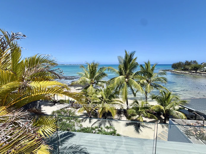 Luxury Beachfront Penthouse in Pereybere – Panoramic Ocean Views of Coin de Mire