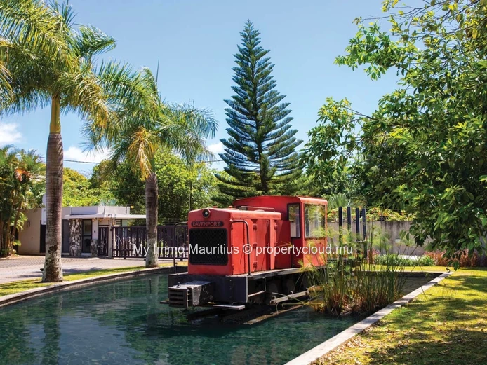 Contemporary 3-Bedroom Villa — Secure Gated Residence — Piton