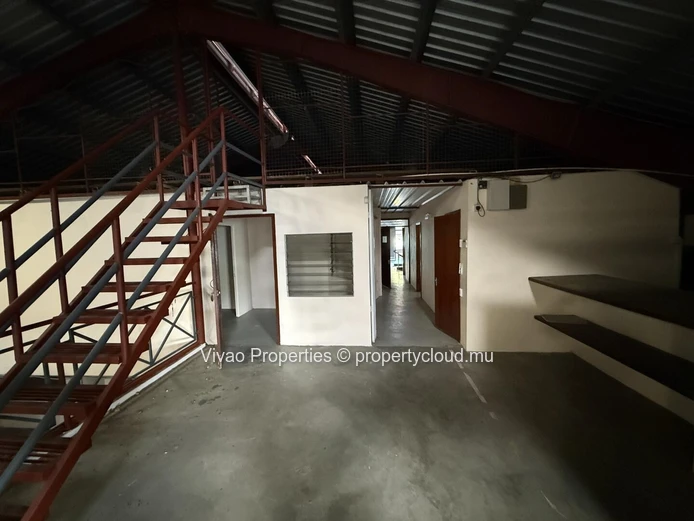 Entrepôt industriel à vendre à Pailles, superficie de 1580m²  sur un terrain de 2533m² avec option d'aménagement supp...