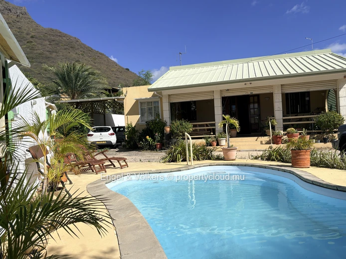FOR RENT - Discover a stylish 2-Bedroom Home in Tamarin