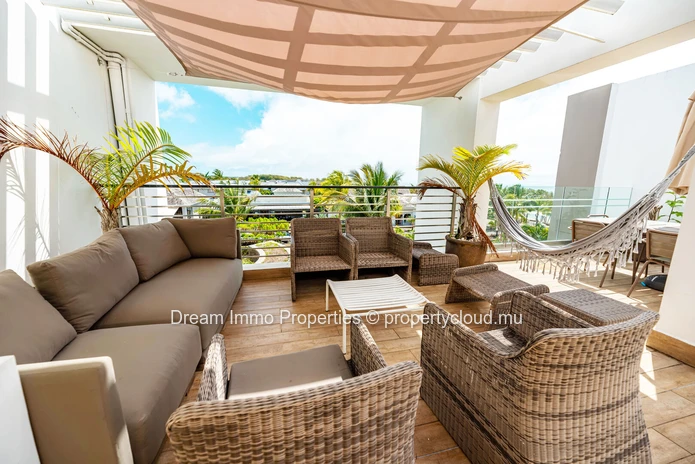 Élégant townhouse de 3 chambres avec rooftop vue mer dans un village entre mer et golf à Haute Rive – Ile Maurice