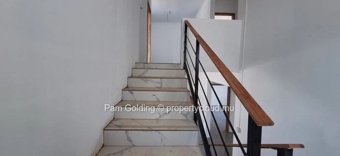 Maison neuve de 5 chambres à vendre – Pointe aux Sables