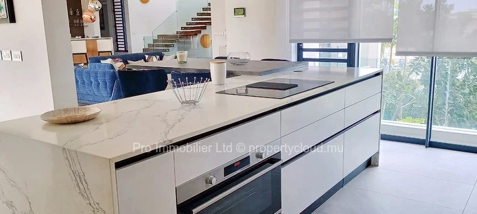 Magnifique et exclusive villa neuve à vendre dans le réputé Anahita Golf Resort, Beau Champ.