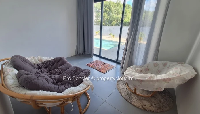 House for rent in Calodyne - Contemporary 390 m² New Villa idyllic Setting Between Pool and Living Space