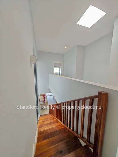 Duplex Moderne de 4 Chambres à Louer – Flic en Flac, Cascavelle, Ouest