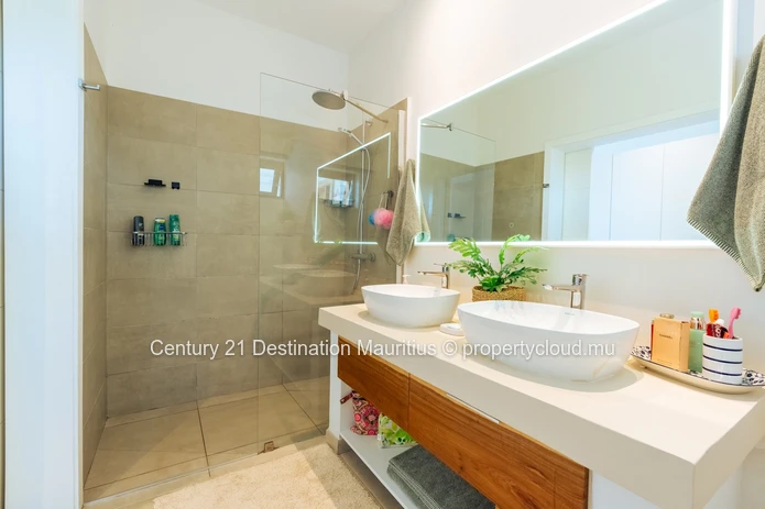 Penthouse with 360° Rooftop Terrace – Pointe aux Canonniers