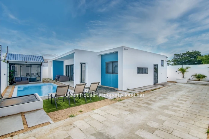 A VENDRE - Marché local - maison entièrement meublée  - Grand Baie, 160m², terrain 380m², 5 chambres, piscine privée,...