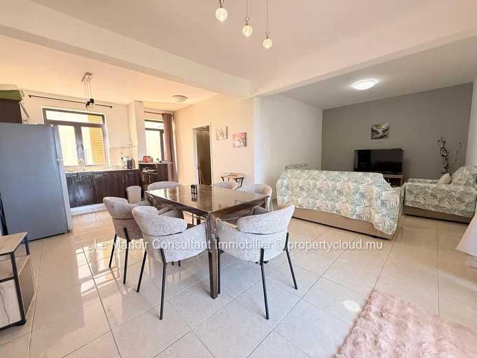 3-Bedroom Apartment - Sea view - Close to bus stop, shops and beaches