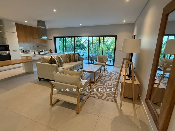 Appartement de 3 chambres récemment mis sur le marché à La Pointe Phase 2 | Confort moderne et art de vivre côtier