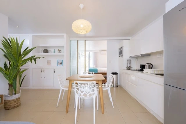 For sale: one bedroom suite apartment on the ground floor, furnished and equipped, accessible to foreigners in Mont C...