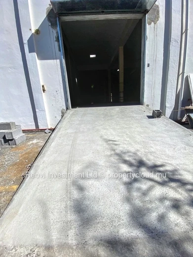 Entrepôt individuel avec une hauteur sous plafond de 6 m au centre de Coromandel