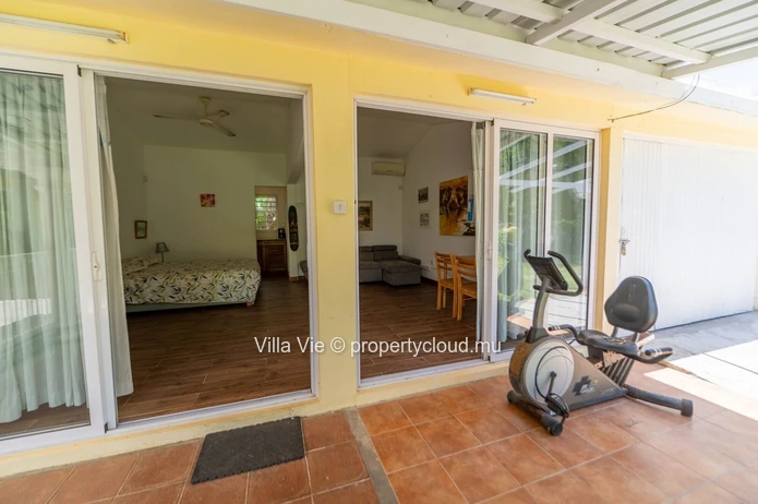 Péreybère - Charmante maison familiale avec studio et grand terrain tropical arboré
