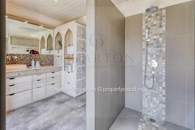Villa contemporaine de 3 chambres en suite avec bureau et studio indépendant au cœur de Grand Baie