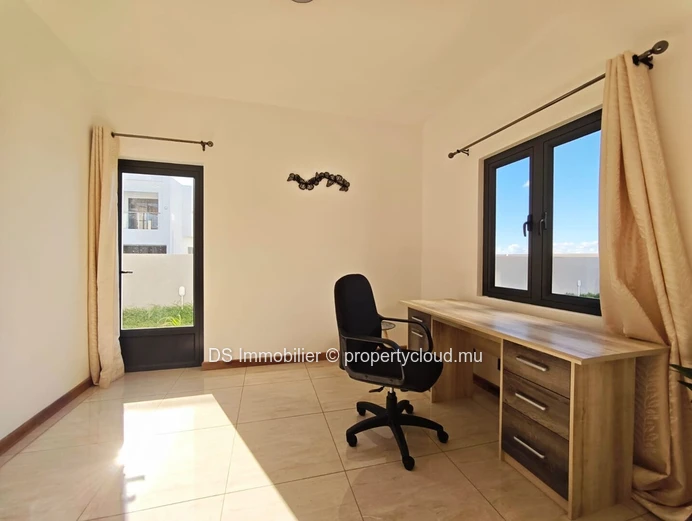 For Rent – 4-Bedroom Villa – Vale – North 
