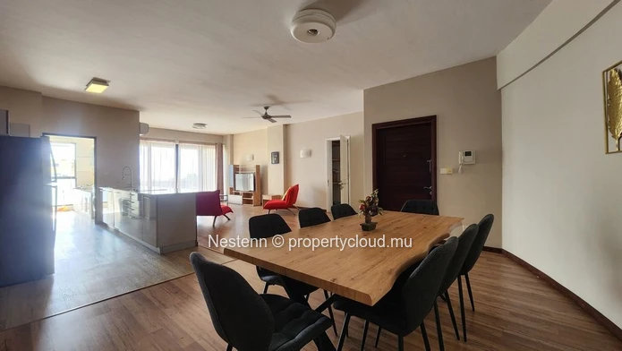 Appartement contemporain de 3 chambres à Rose Hill, climatisation, ascenseur privé et à proximité des commodités. Un ...