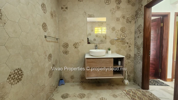 Maison meublée de 5 chambres à louer à Beau Bassin
