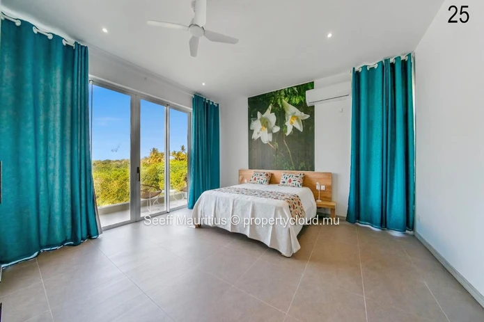 Beachfront Penthouse with Private Rooftop Pool 