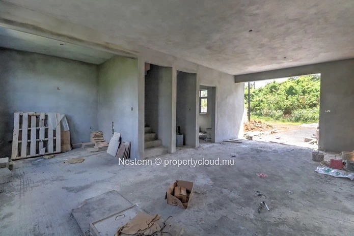 Villa duplex moderne avec 3 chambres à proximité des écoles et des commerces.