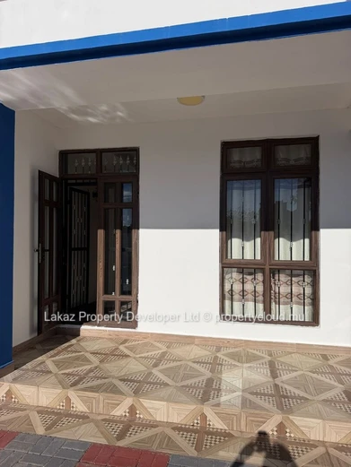 Maison meublée 4 chambres avec piscine à louer à Calodyne