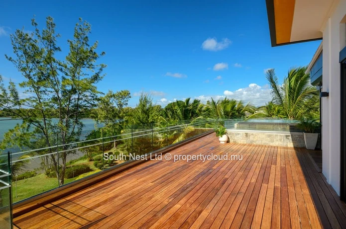 Magnifique Penthouse de 4 Chambres avec Vue Époustouflante sur le Lagon à Azuri Golf & Beachfront Village. 