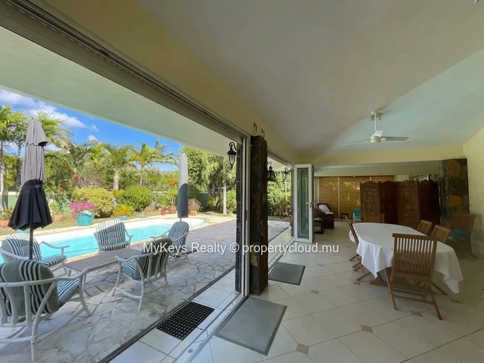 Tropical Garden – Private Swimming Pool – Mountain View