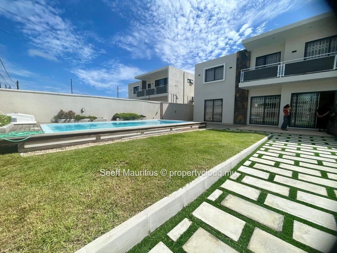 Superbe maison individuelle avec piscine et grands espaces de vie