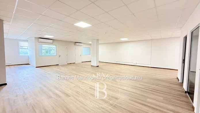 PHOENIX – Renovated and Fully Fitted Office for Rent – 185m²