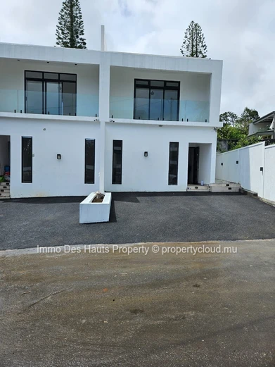 5 Bedroom Duplex semi furnished for sale Floréal 