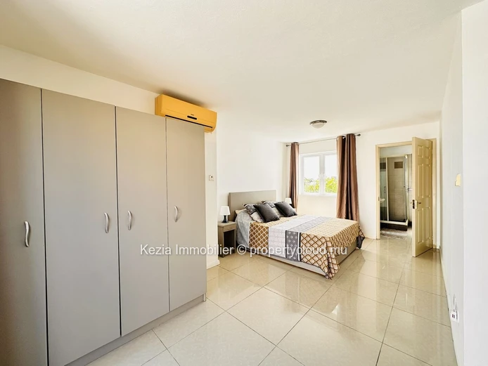 Spacious Triplex With Garden