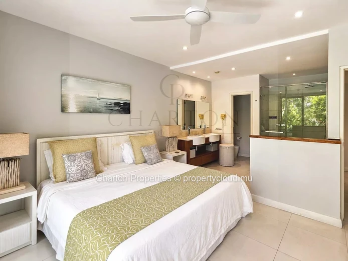 Appartement contemporain de 3 chambres avec vue sur la rivière et le lagon