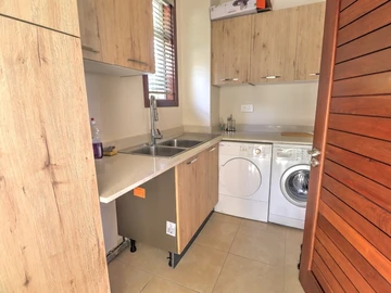 Spectacular colonial-style 4-bed villa 