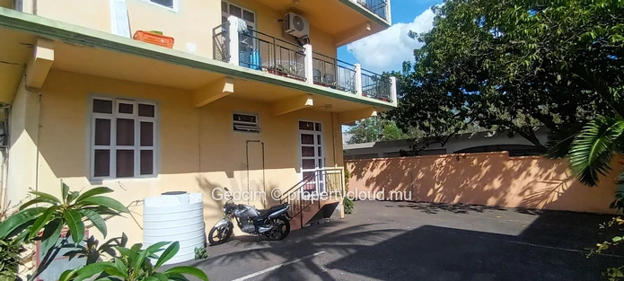 Pointe Aux Sables Immeuble de 9 appartements. Terrain en toute propriètè de 190 toises. (Mandat exclusif)