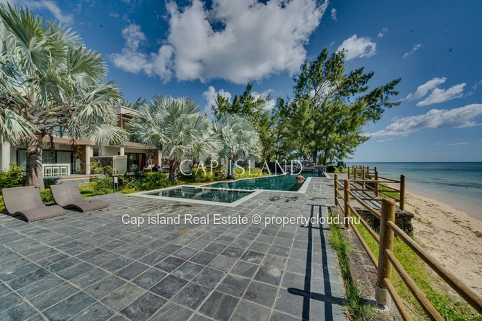 Stunning 3 bedroom beachfront duplex - Pereybère -