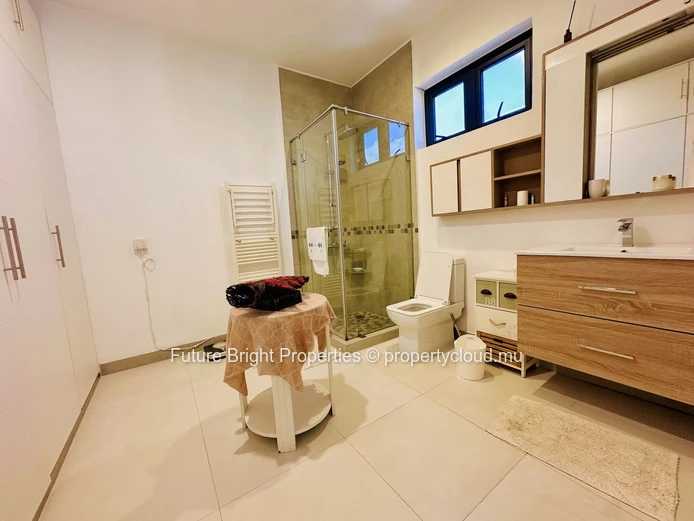 Elegant Apartment with Panoramic Views in the Heart of Rose Hill