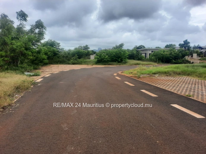 Build your dream home in a PDS scheme at only 3 minutes drive to Oberoi Hotel and the Public Beach