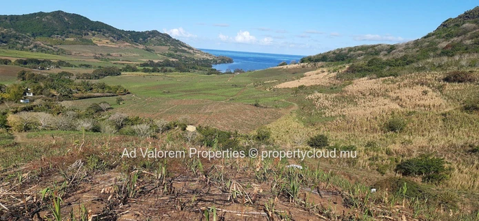 Land for sale in the upper valley of Anse Jonchée.<br/>