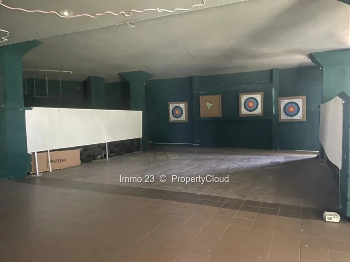 Emplacement commercial - 428.27m2 - Quatre Bornes - Ref. EM92785LO