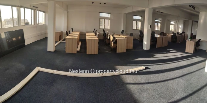 Furnished office on the 3rd floor with stunning views of the city center