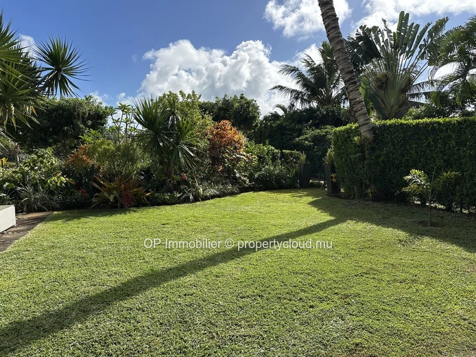 Appartement IRS 3 chambres avec piscine à vendre à Roches Noires