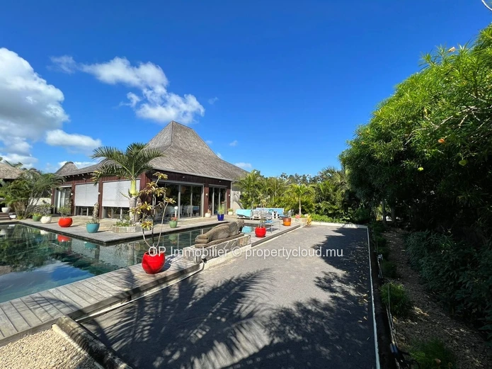 Villa de 4 chambres avec piscine privée à vendre à Péreybère