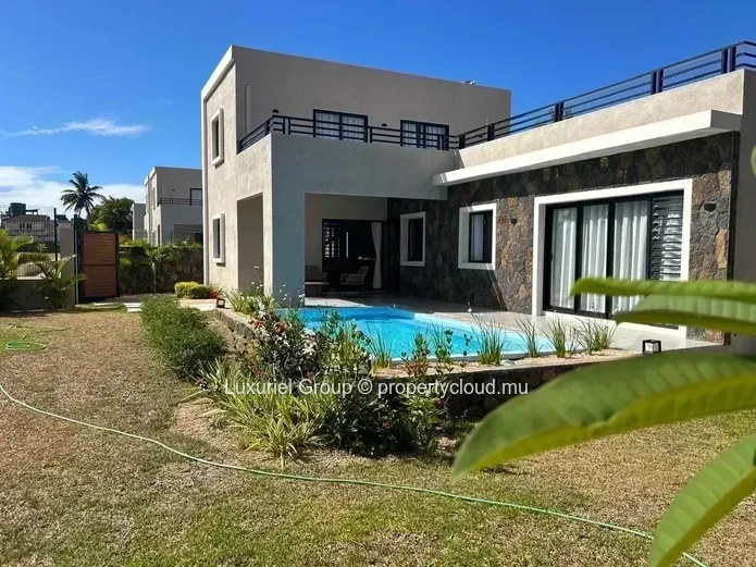 Contemporary 3-Bedroom Villa for Rent in Private Calodyne Residence