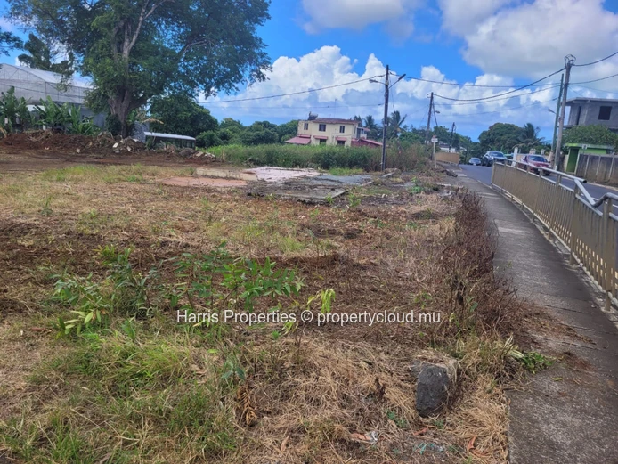 À VENDRE – Terrain commercial d’exception à Belle Vue Maurel