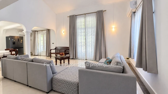 Villa lumineuse de 3 chambres avec jardin et garage à Ébène