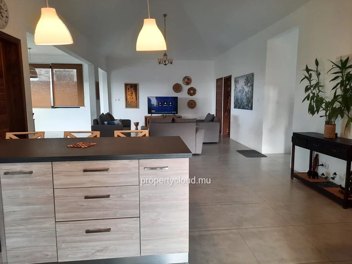 Tamarin – À vendre, villa récente 3 chambres avec piscine et vue dégagée