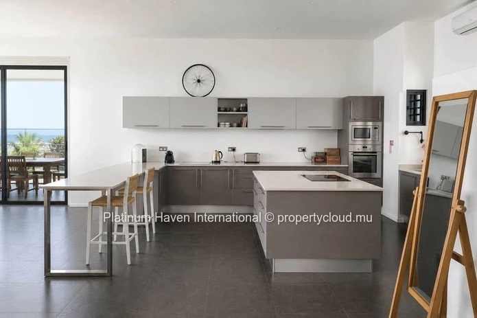 UN PENTHOUSE TROPHÉE EN FRONT DE MER À PÉREYBÈRE – Rs 80 Millions 