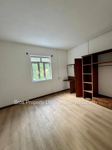 Rs 75,000/Month | Spacious Commercial Office for Rent in Curepipe
